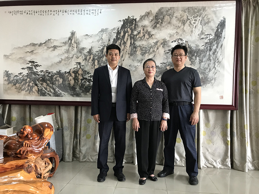王永峰董事長(zhǎng)、王梅董事長(zhǎng)、余守仁總經(jīng)理合影