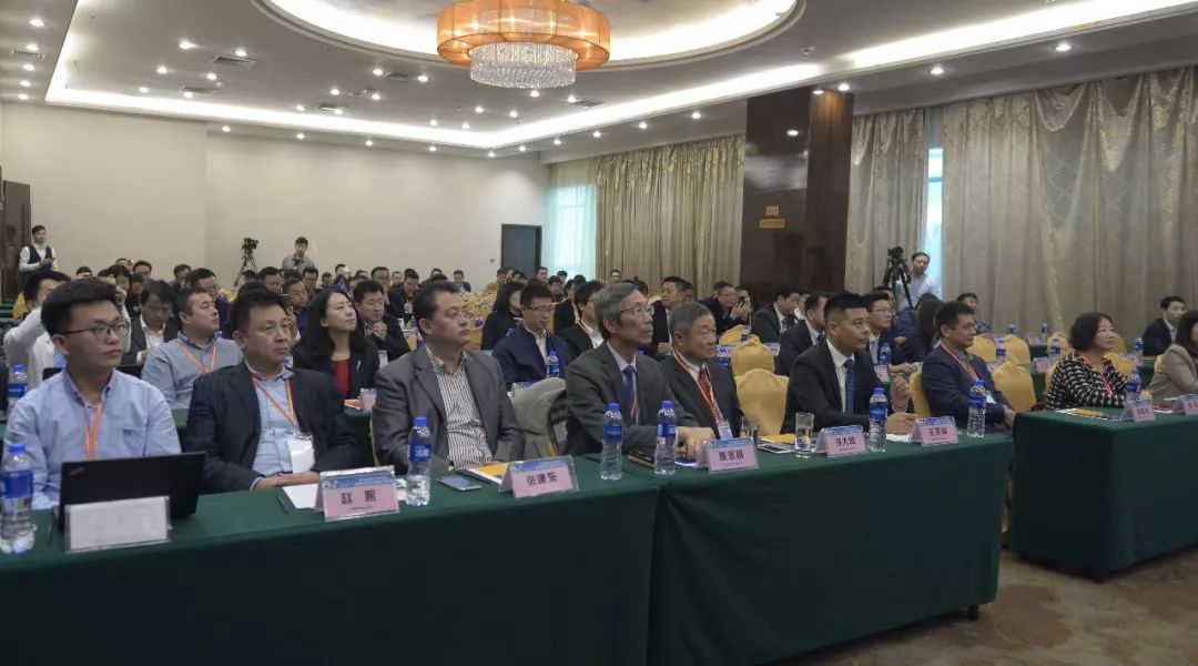 深圳市旭子科技有限公司董事長、深圳市金融服務(wù)外包協(xié)會(huì)副會(huì)長、硬件委員會(huì)主任委員王永峰博士  2019金融服務(wù)行業(yè)高峰論壇現(xiàn)場